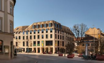 Miano Hotel & Bar - Housity