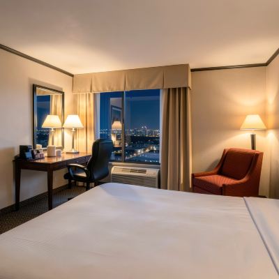 1 King Bed, Pool View Hotel Burbank Promo Code
