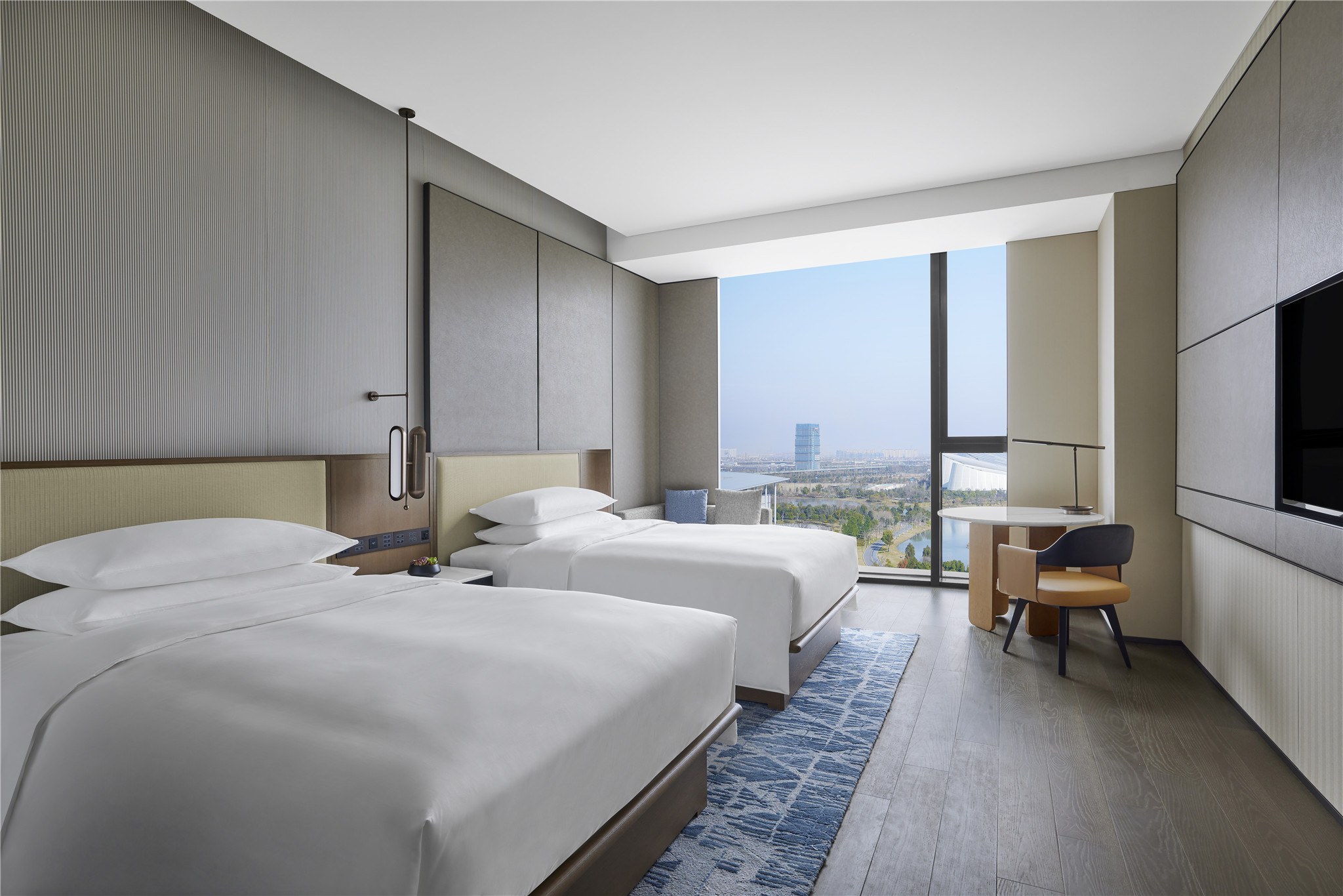 精选湖景双床房