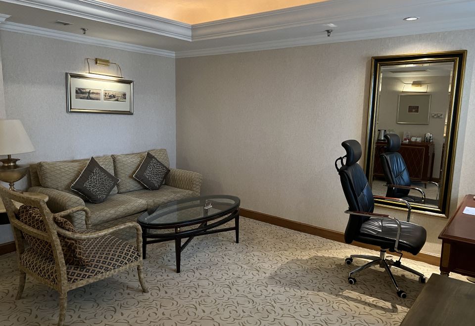 Crowne Plaza QingdaoCrowne Plaza Executive Room-King Bed