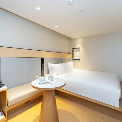 高級大床房（電視投屏＋舒適床品） 全季飯店（上海龍陽路磁懸浮店）優惠