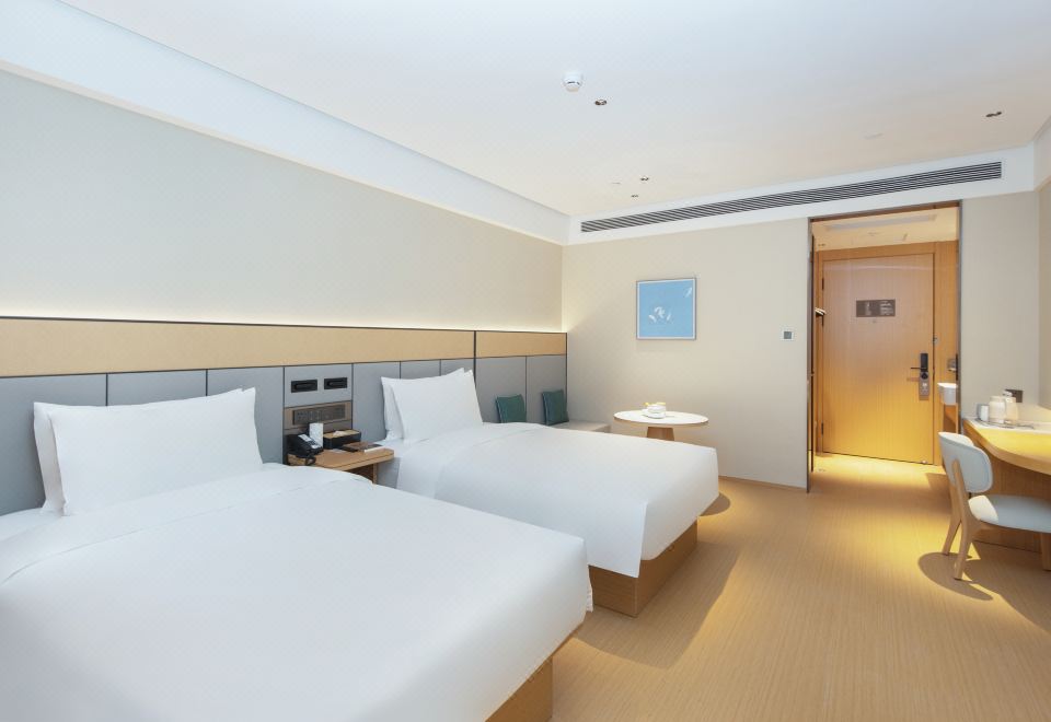 高级双床房【65寸投屏电视+小冰箱】