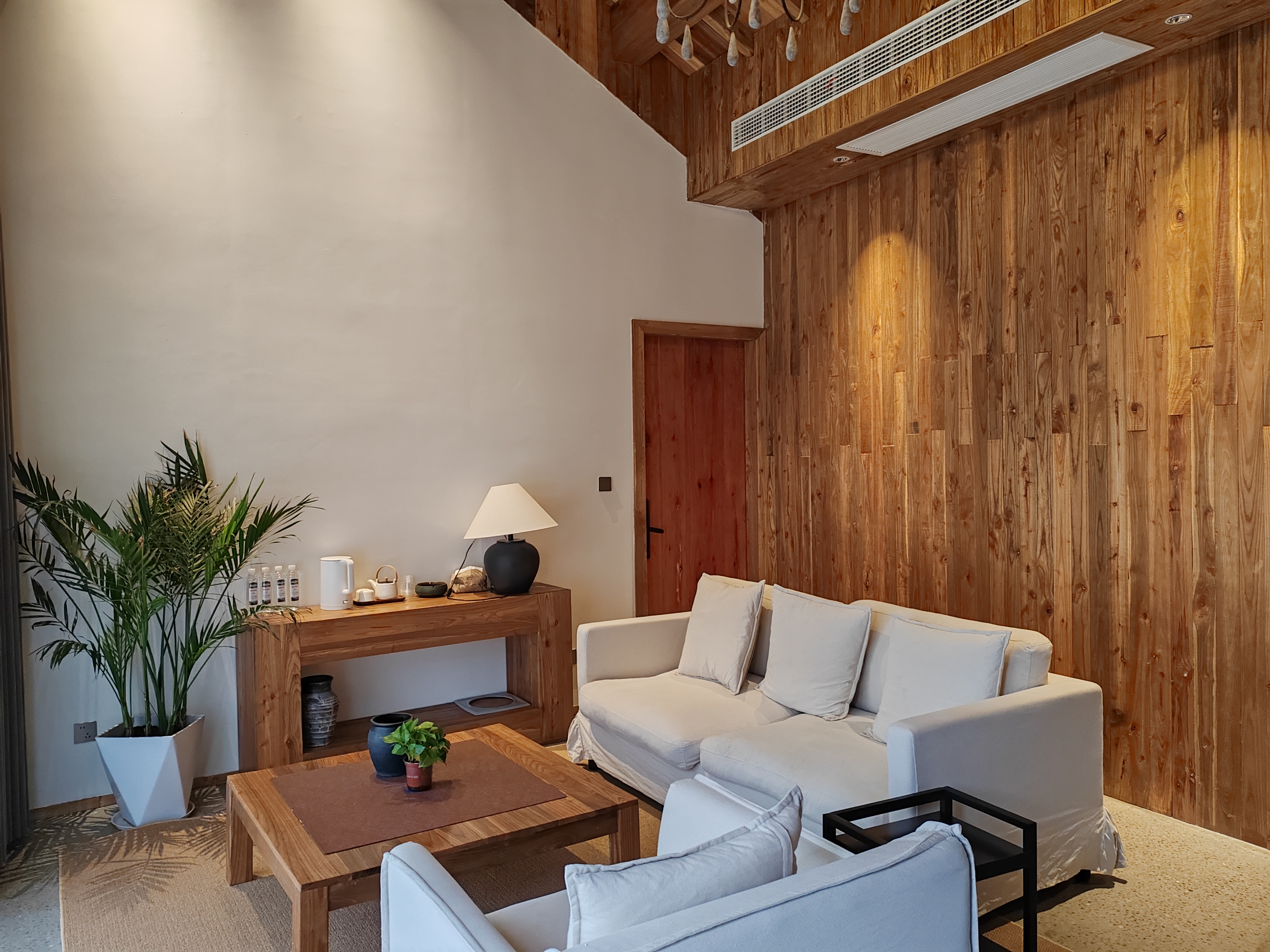 朱里丨一室一厅双床亲子间「麻将机＋会客区＋藤编吊椅」