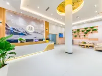 Jiangshang Lingyun · Qingwan Hotel (Zhanggong Bridge Shangzhongshun Gourmet Street) Hotels in Leshan