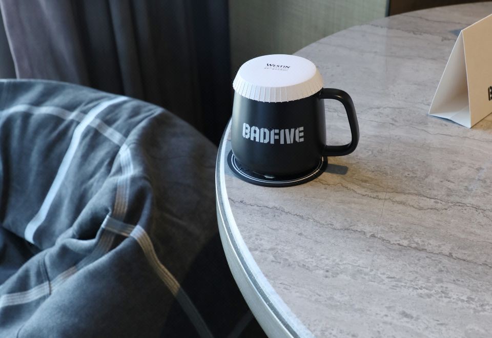 反伍LIVE WITH HOOPS双床房