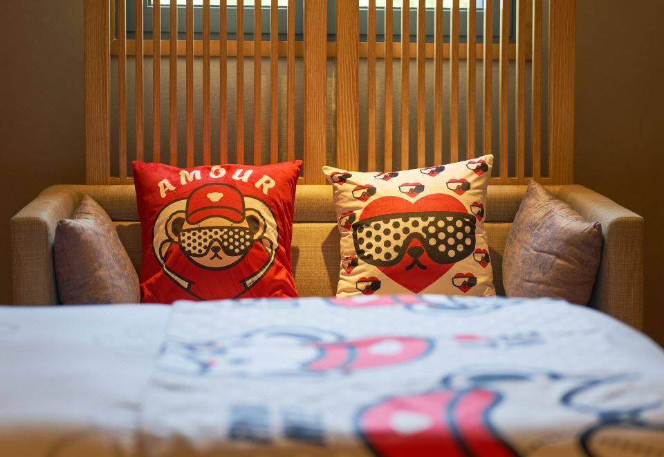 Cheery Canal Hotel HangzhouTeddy Collectible Twin Room