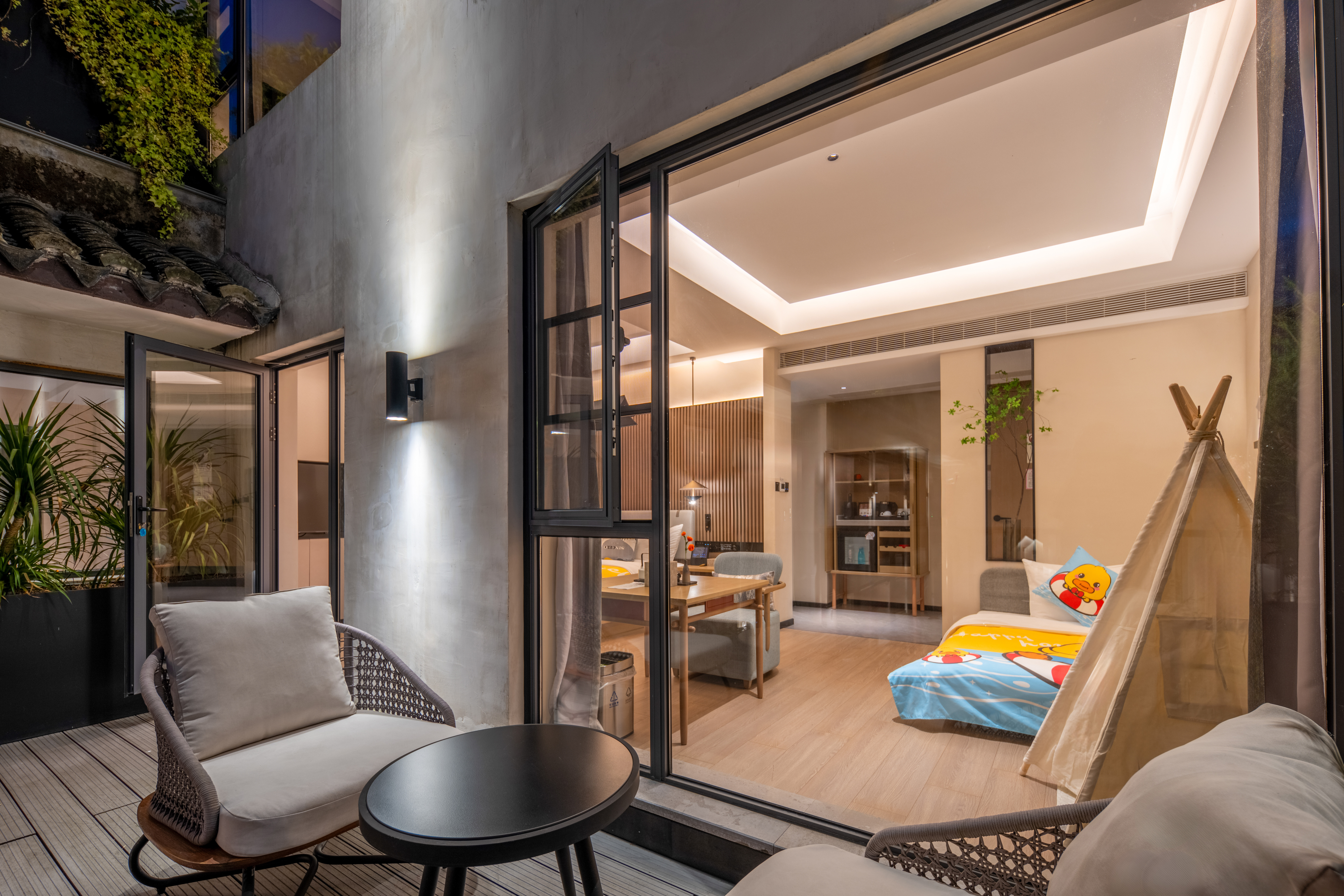 龙山院景·阳台景观家庭房（舒享景观+落地窗）