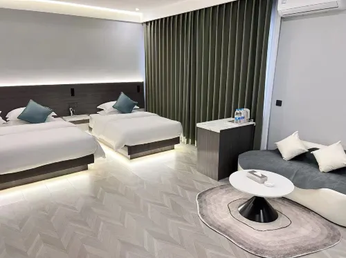 Mengzi Xuanlu Business Hotel (Nanhu Park Xintiandi Pedestrian Street)
