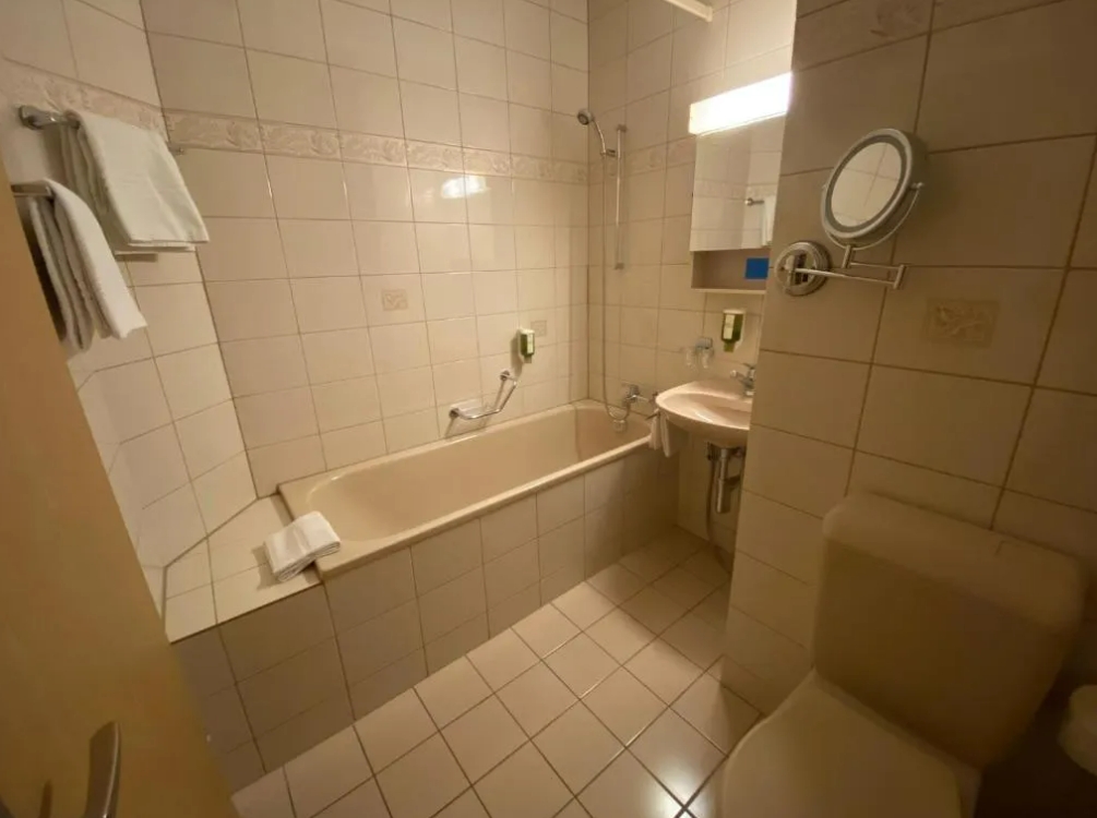 阁楼三人房（带空调）