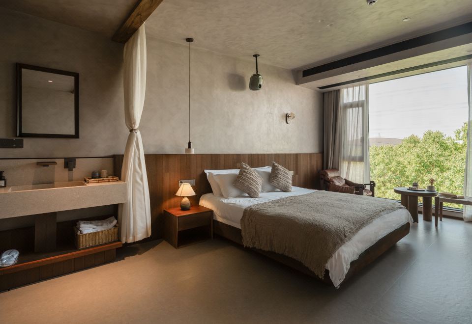 岿然大床房（高清影视.零压床垫.进口深睡枕.乾湿分离