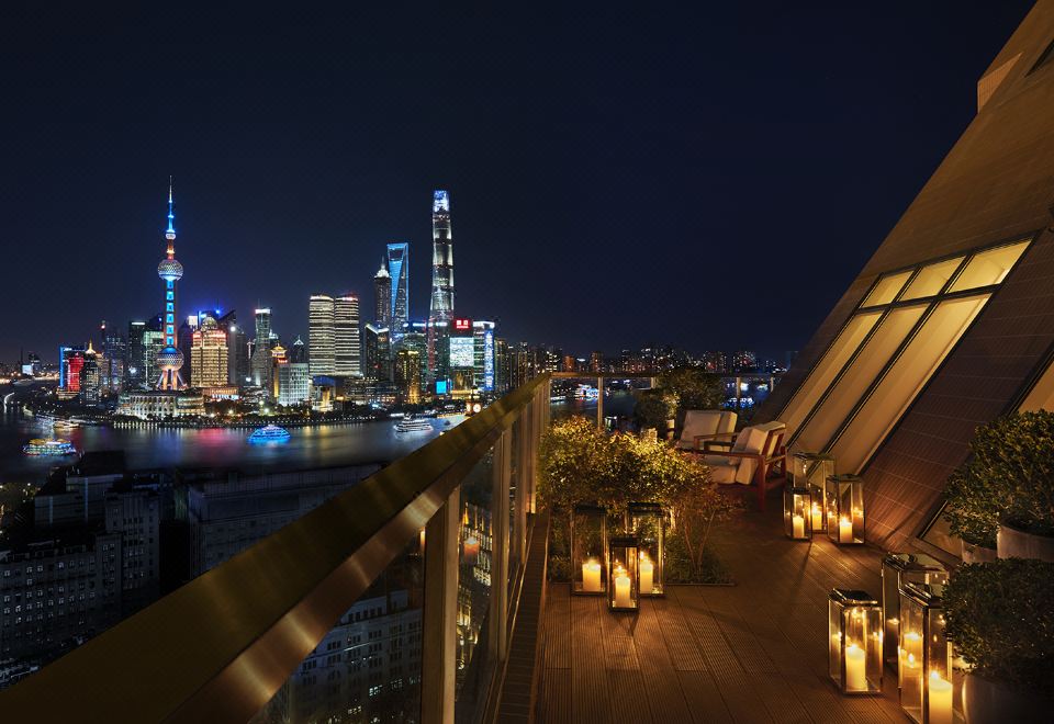 外滩景观露台套房