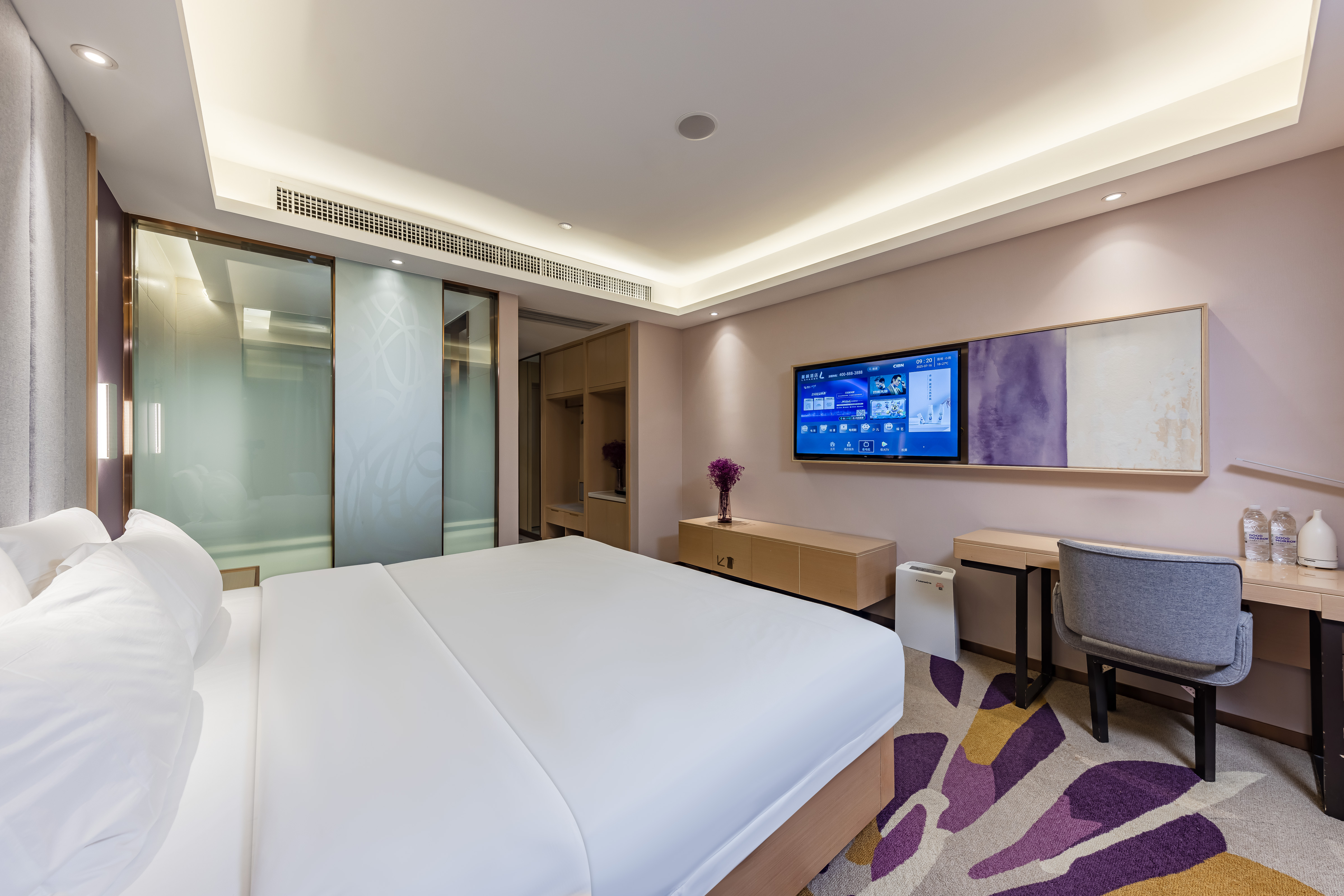 豪华大床房+慕斯床垫 ▏品牌洗浴用品▏迷你小冰箱