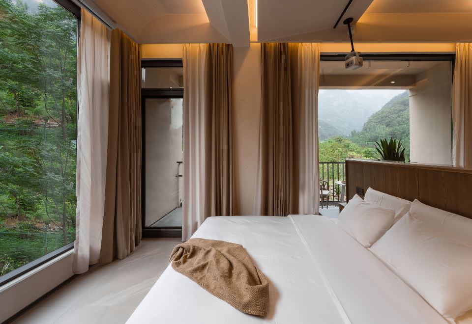 问山·静享投影大床房「露台丨中央空调丨智控」