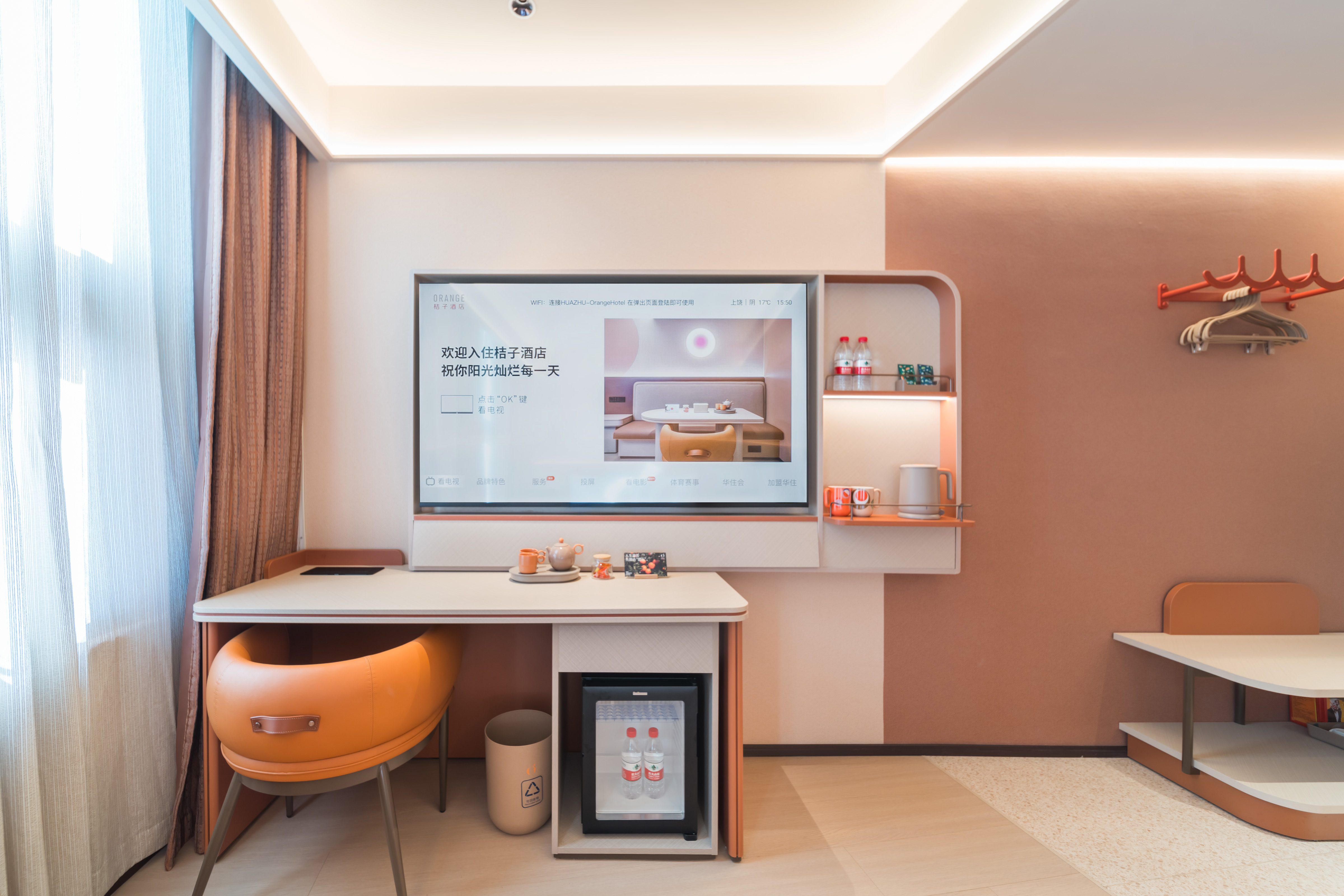 商務大床房（小冰箱+智能客控+電視投屏）