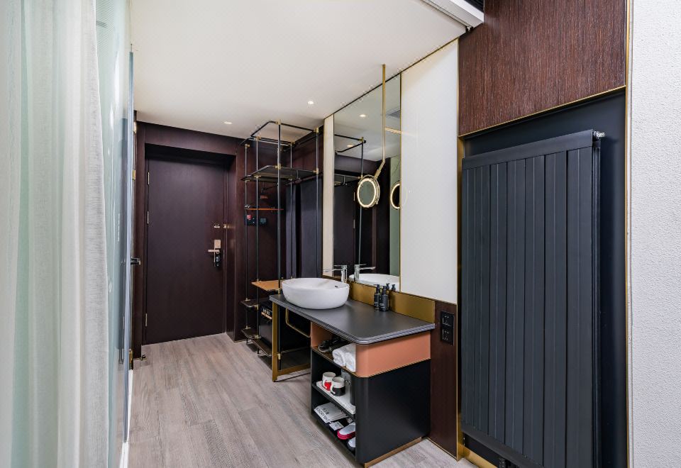 CitiGO Hotel Nanluoguxiang BeijingHuanxiang Queen Bed Room(Fridge)