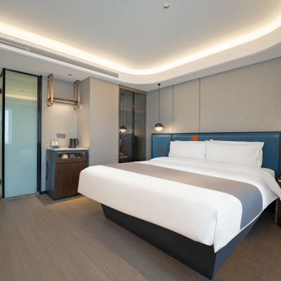 和頤高級大床房（65寸投屏電視+記憶床墊） 和頤飯店（瀋陽故宮中街地鐵站店）優惠