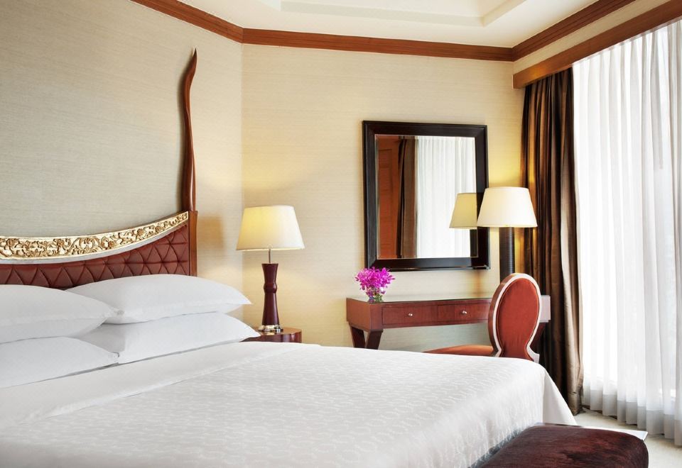Royal Orchid Sheraton Hotel & TowersJunior Suite with riverview