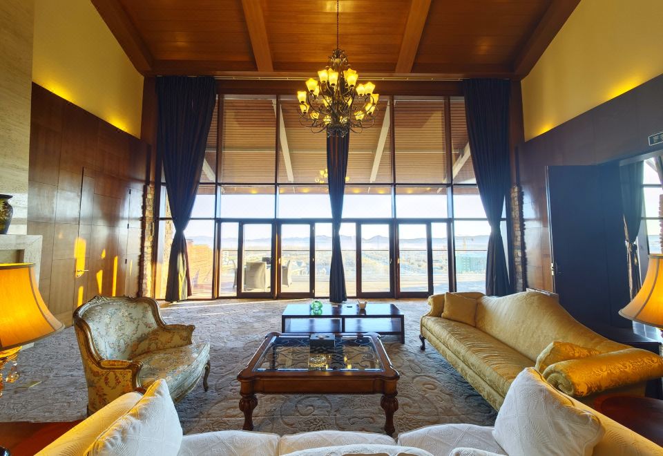 亿豪经典丨行政套房（小）（全景客厅+露台+圆浴缸）