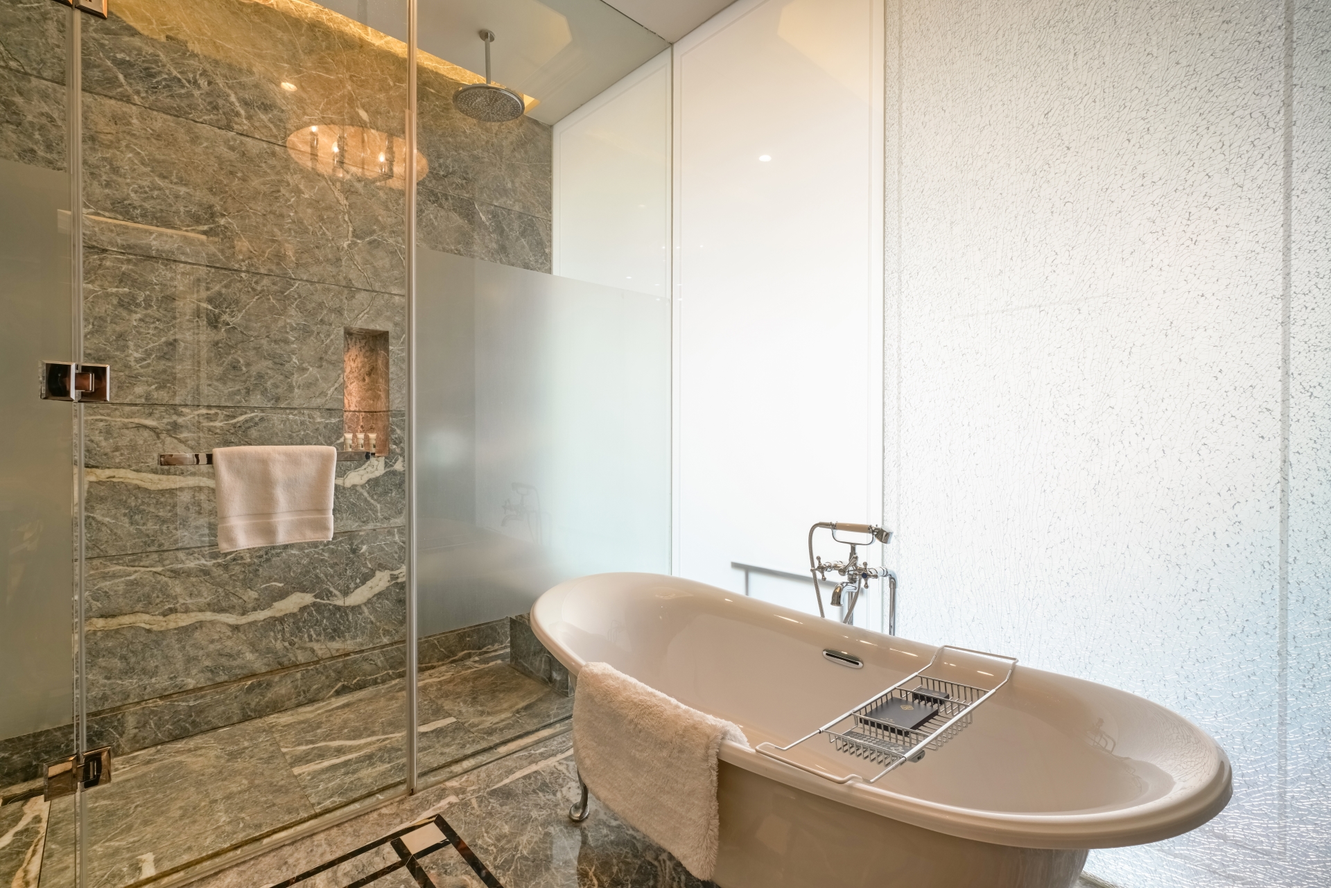 加床园景家庭阳台套房