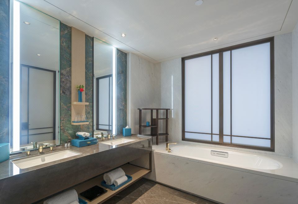 豪華湖景雙床房