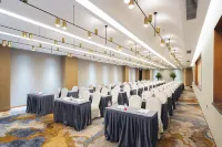 Cloud Hotel (Hejin Huayue Plaza)