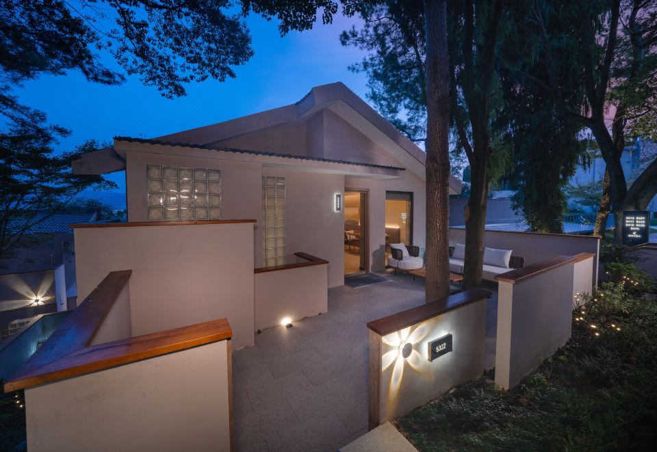 至尊庭院湖景套房