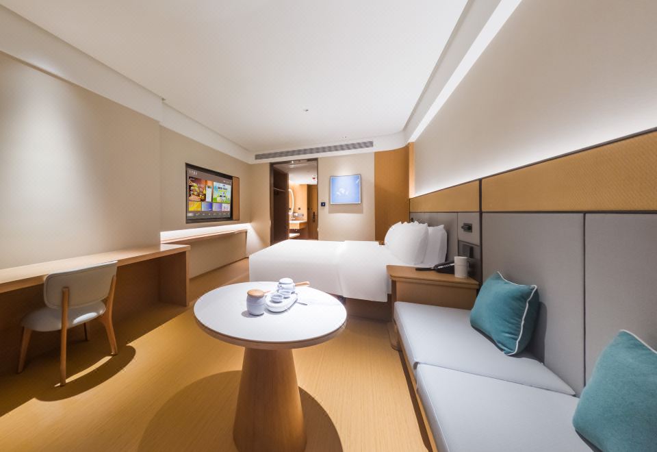 高级大床房【木香茶韵 ·禅意空间 ·零压好眠】