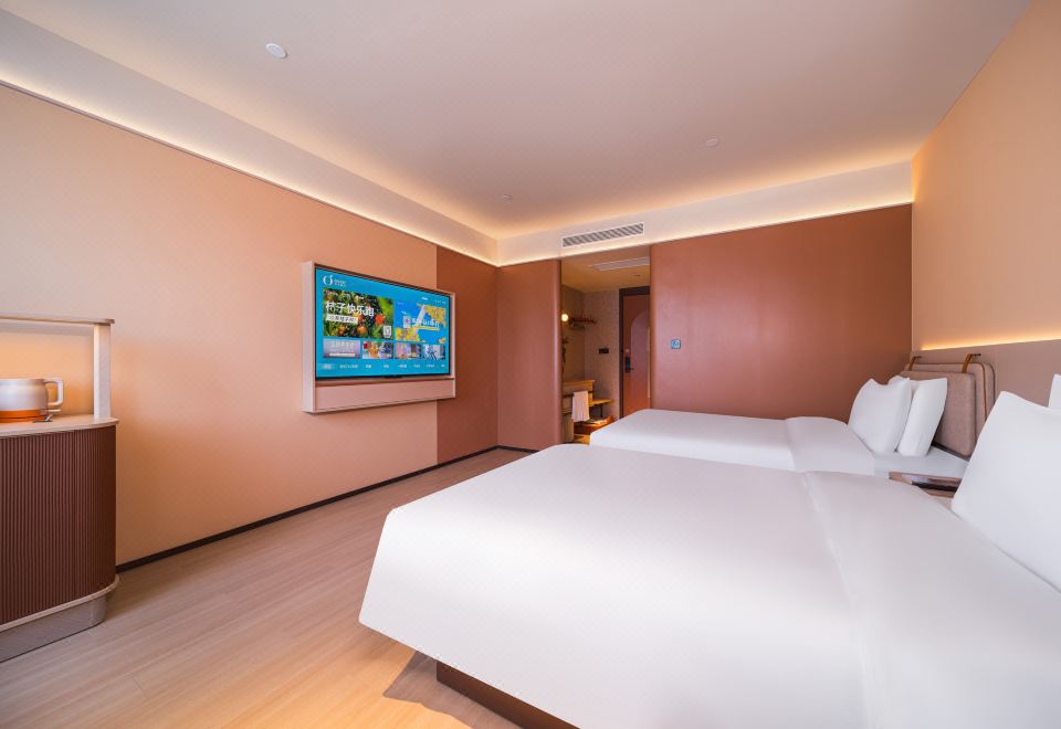 豪华家庭房（65寸可投屏电视+小冰箱+落地窗）