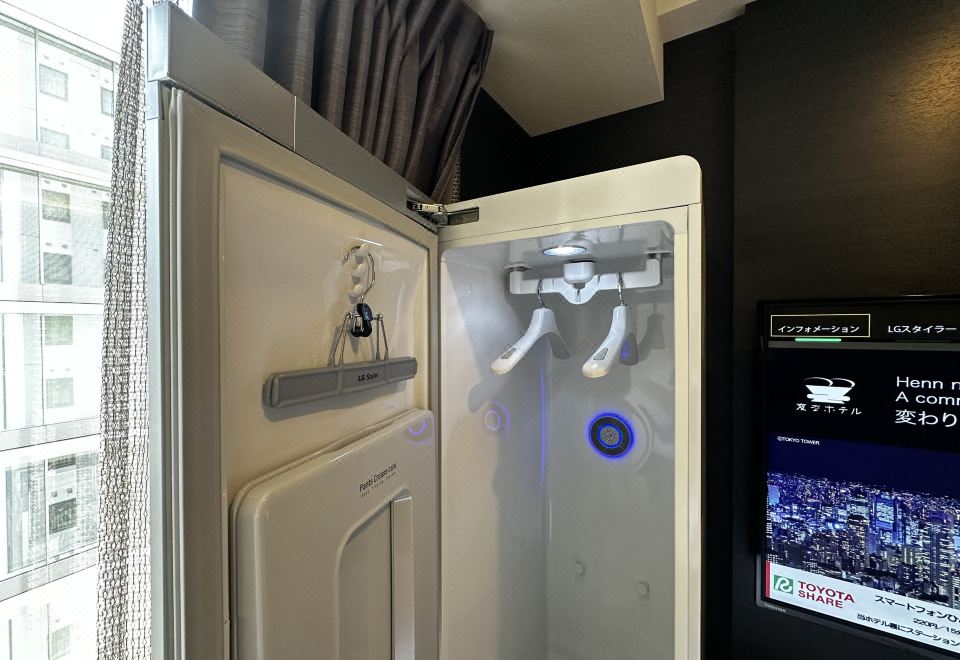 Henn na Hotel Tokyo HamamatsuchoAdjoining Semi-Double with Bath