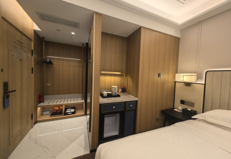 探索大床房（泡茶茶具-智能控制-乳膠枕）