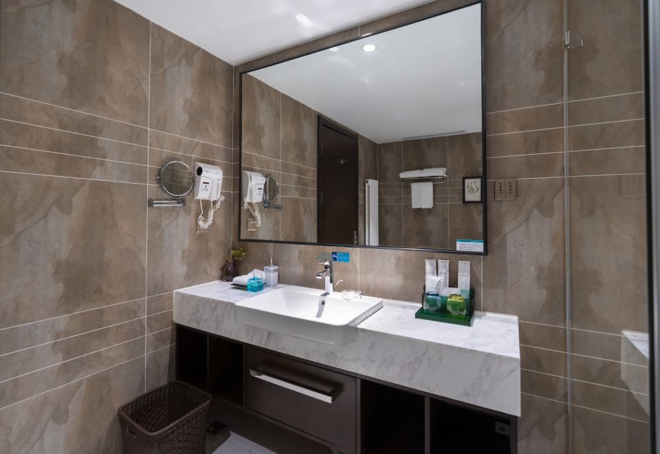 御風豪華大床房（大浴缸+舒適沙發+詩意空間）