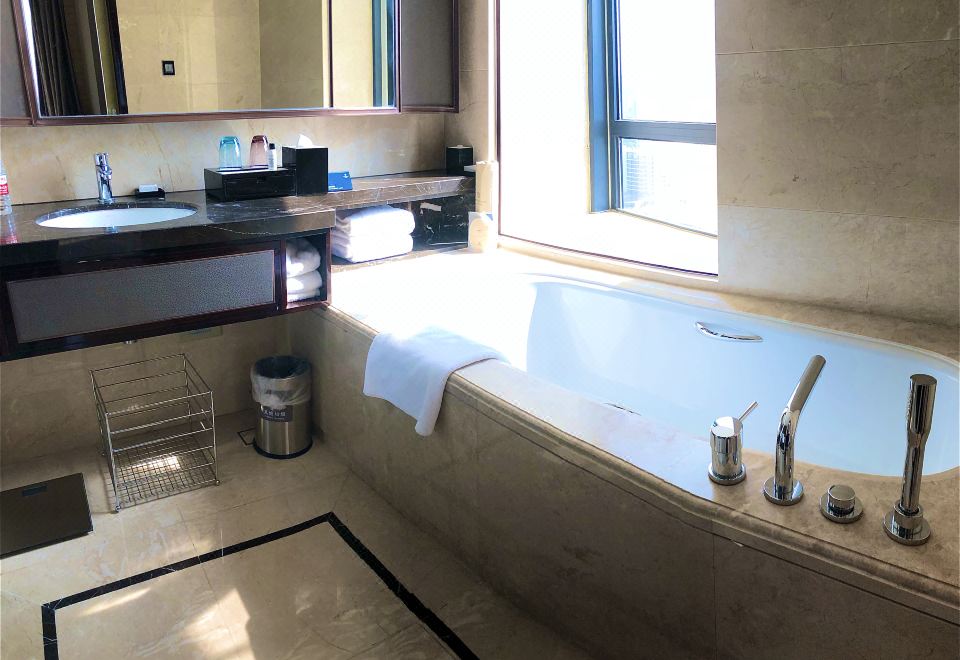 家庭房-两张特大床+斯林百兰床垫+Acca Kappa洗护品