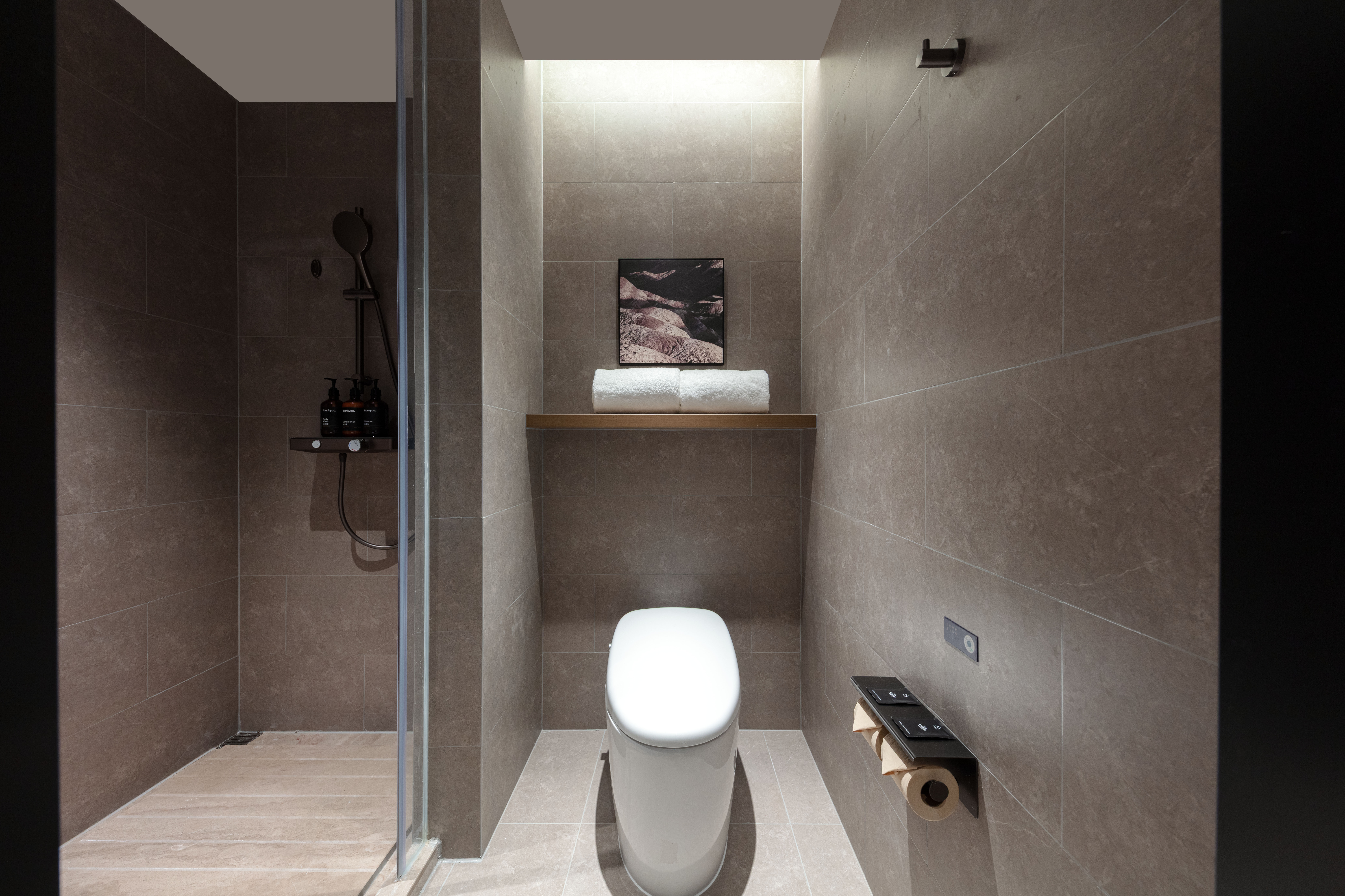 高级城景大床房【智控-深睡床垫-城市景观-mini冰箱】