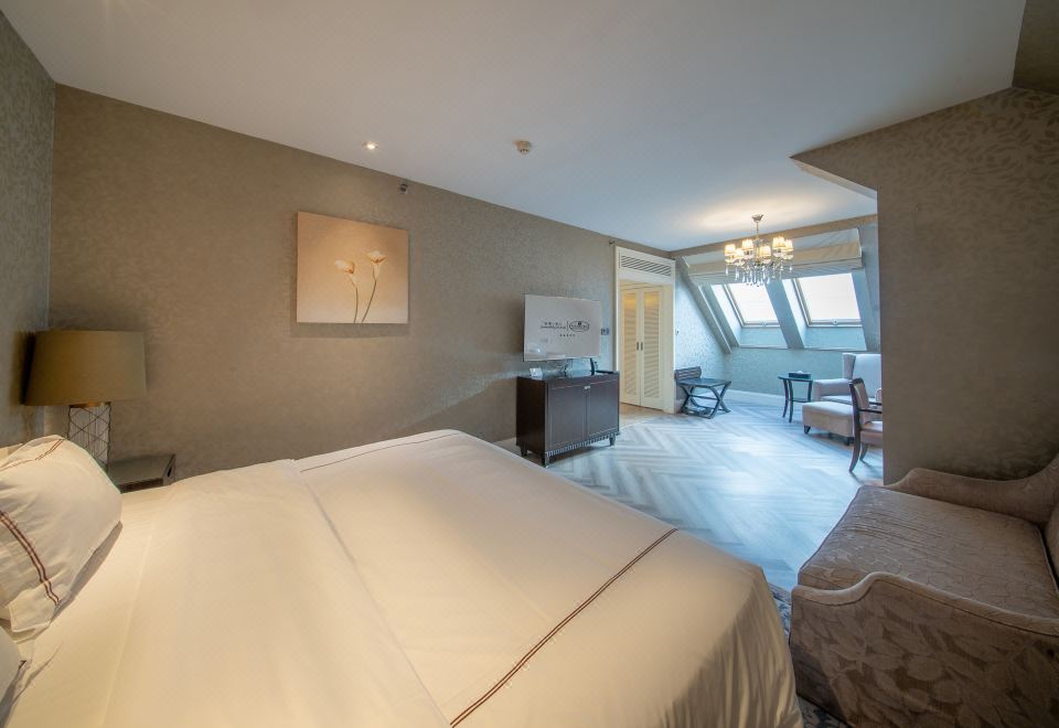 SeaView Garden Hotel QingdaoLoft (Double Bed) (Pitched Roof)