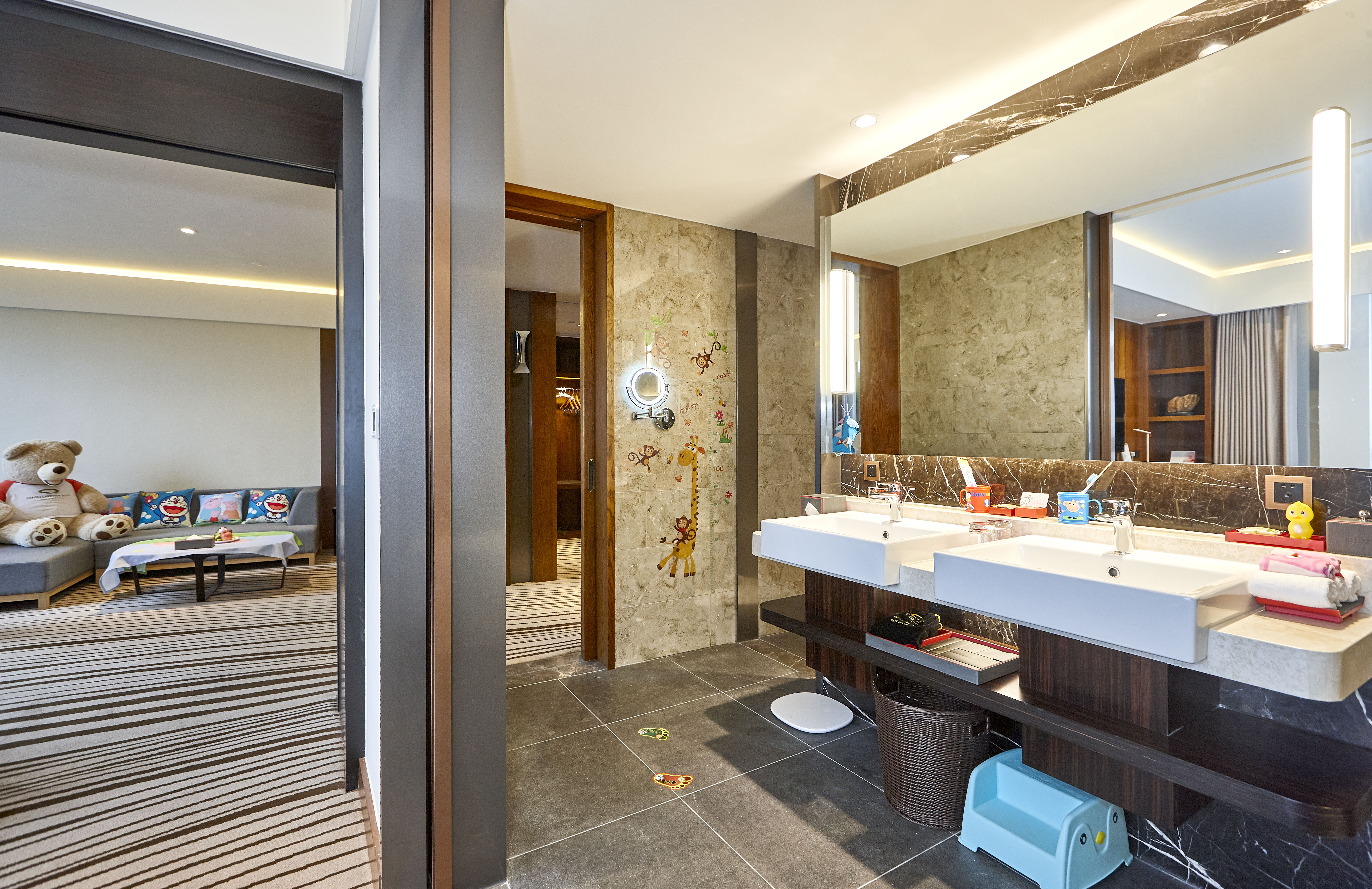 歡樂親子湖景套房