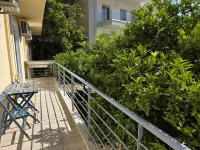 Garden apartment 20m from the sea