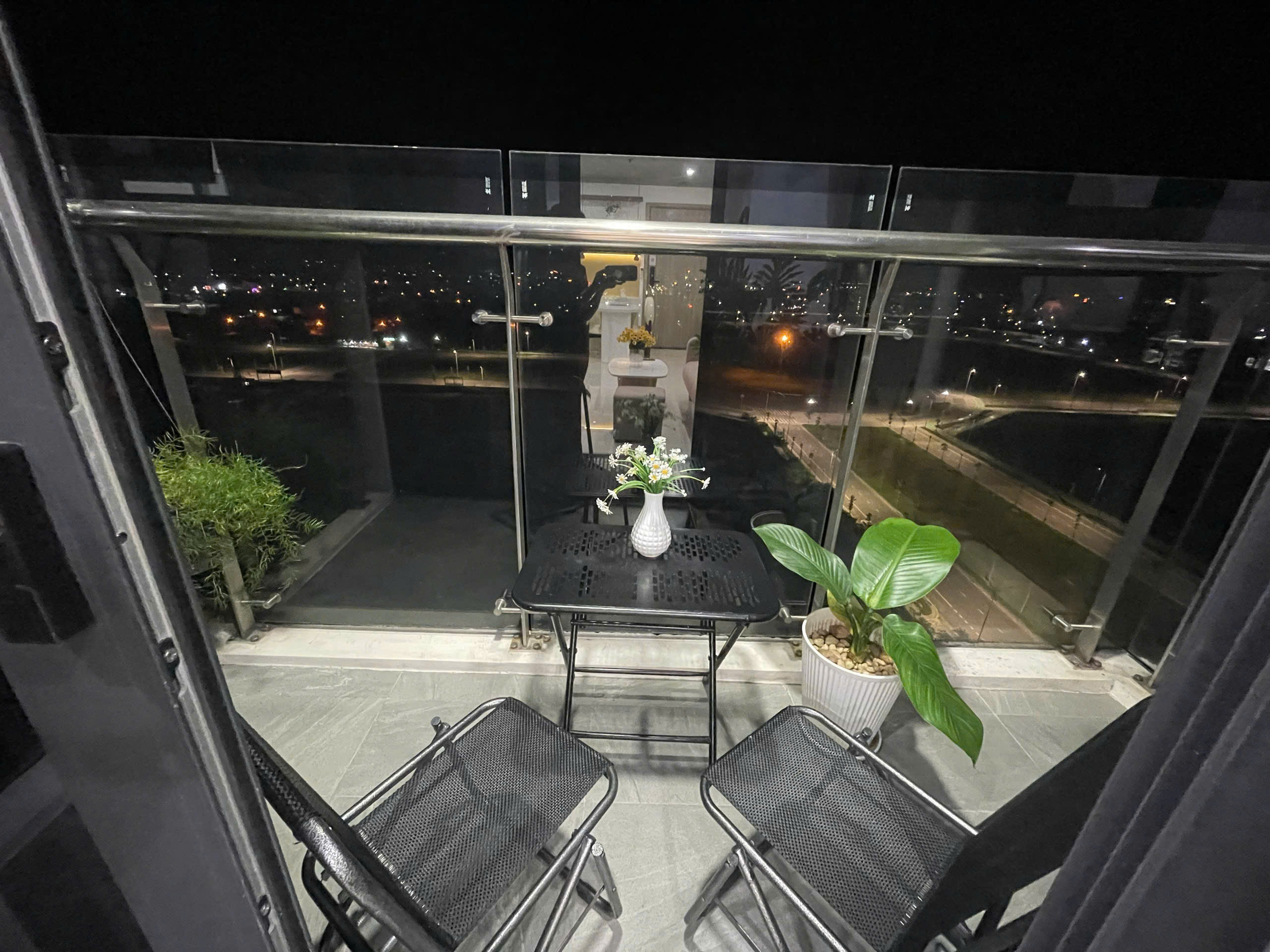 兩臥室陽臺公寓，城景+泳池