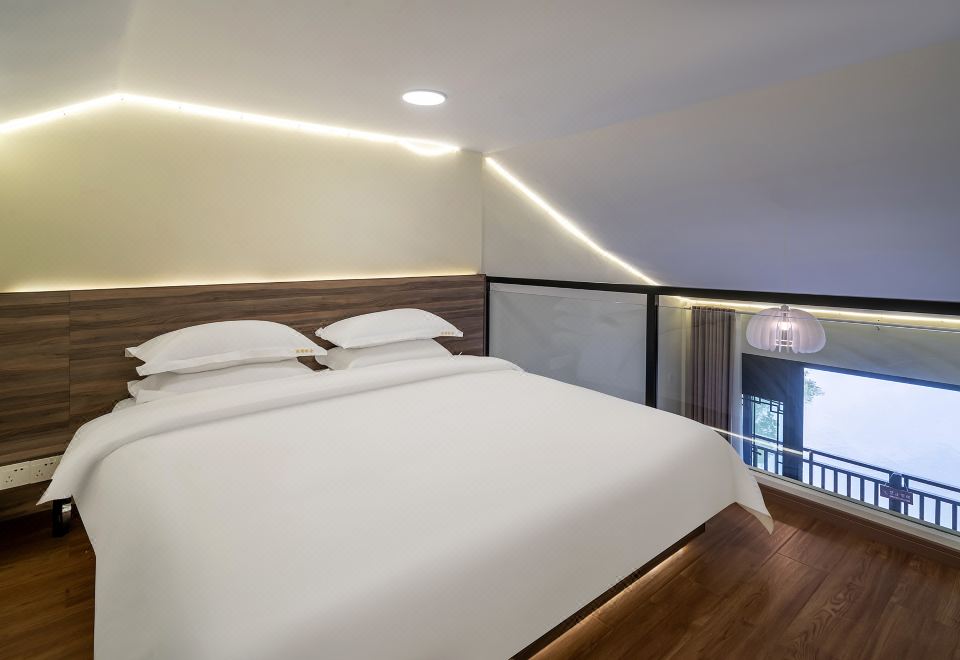 Zhenhu Homestay (Jiandemeicheng Ancient Town)Longshan Street|Lake View Terrace Parent-Child Loft Family Room