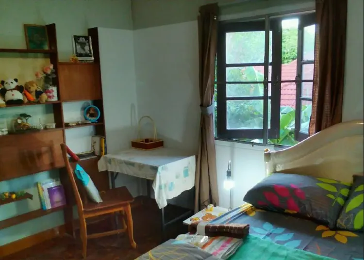 Standard Queen Double Room with Garden View shared shower room (Non-smoking)