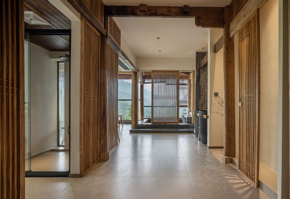 Qingcheng Mountain Qingwu HomestayMi Yue Terrace View Private Hot Spring Projection Double Bed Room (Central Air Conditioning + Whole House Floor Heating)