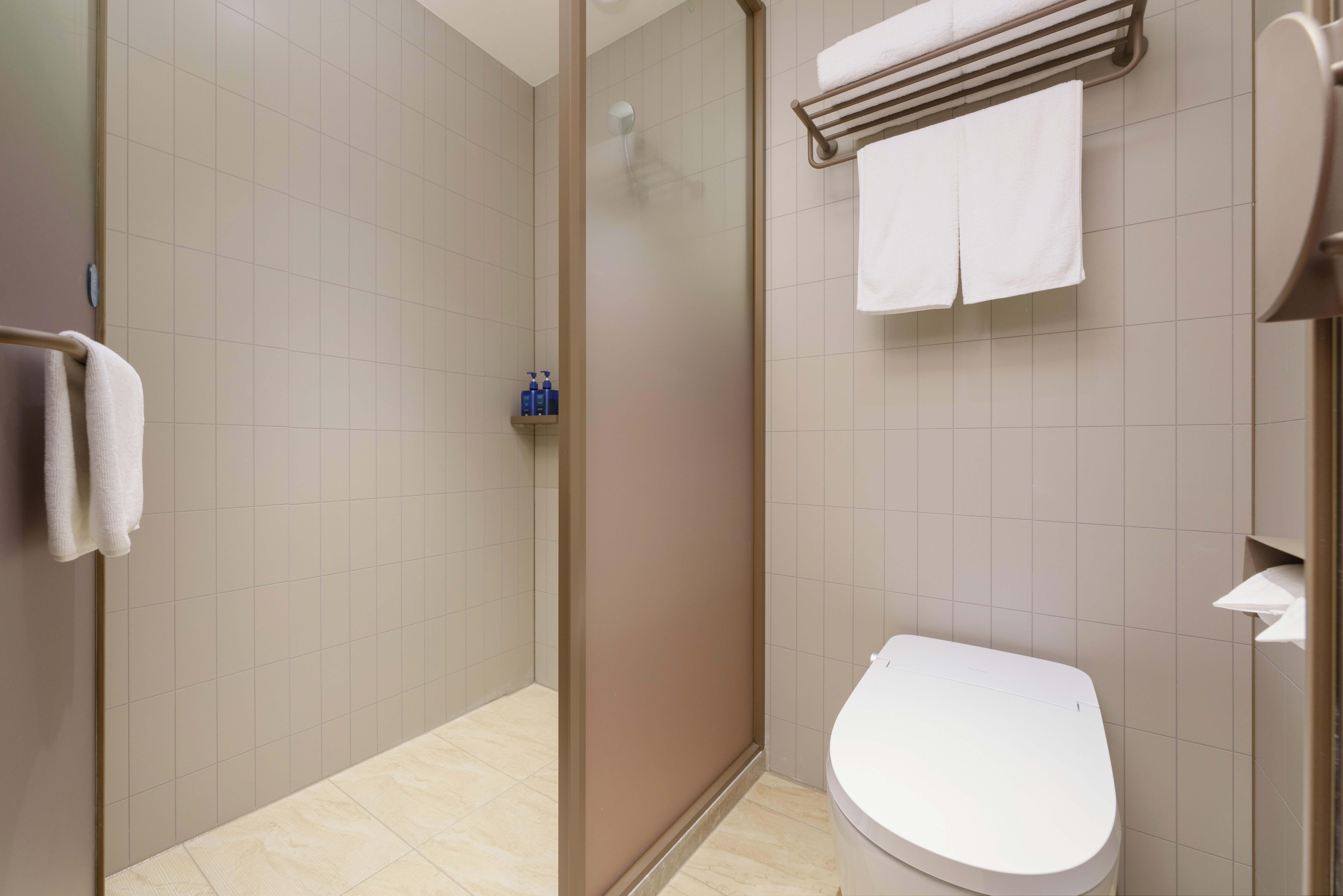 高级大床房（软包沙发+手机投屏）