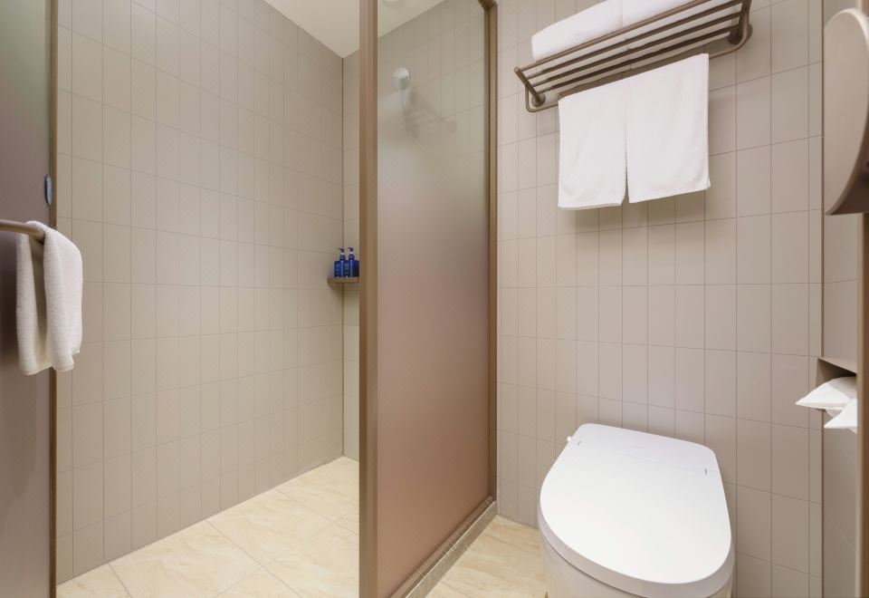 高级大床房（软包沙发+手机投屏）