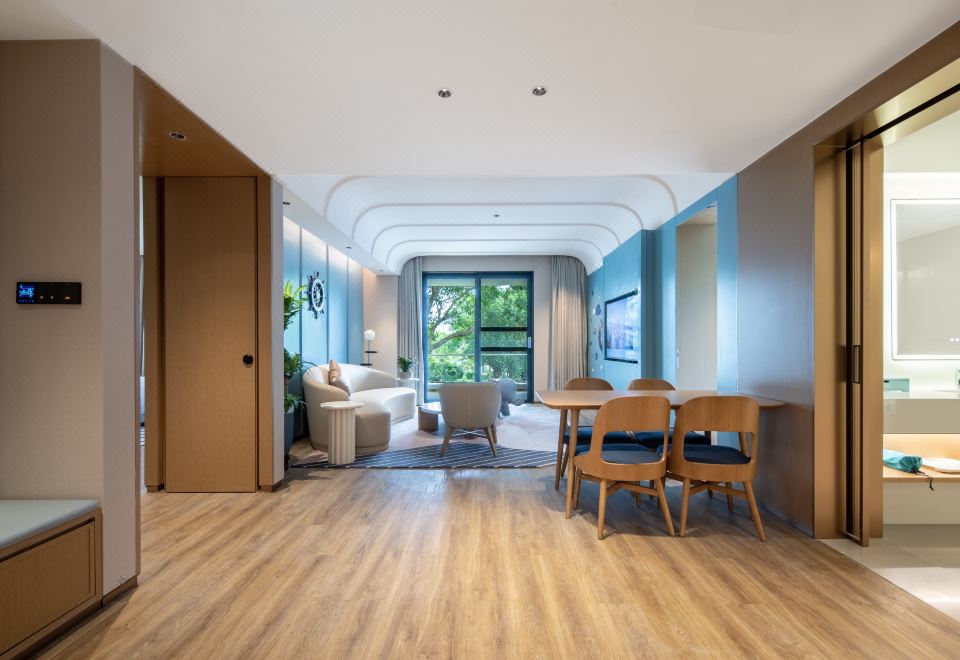 親子套房（智能客控+MINI吧+天然乳膠枕）