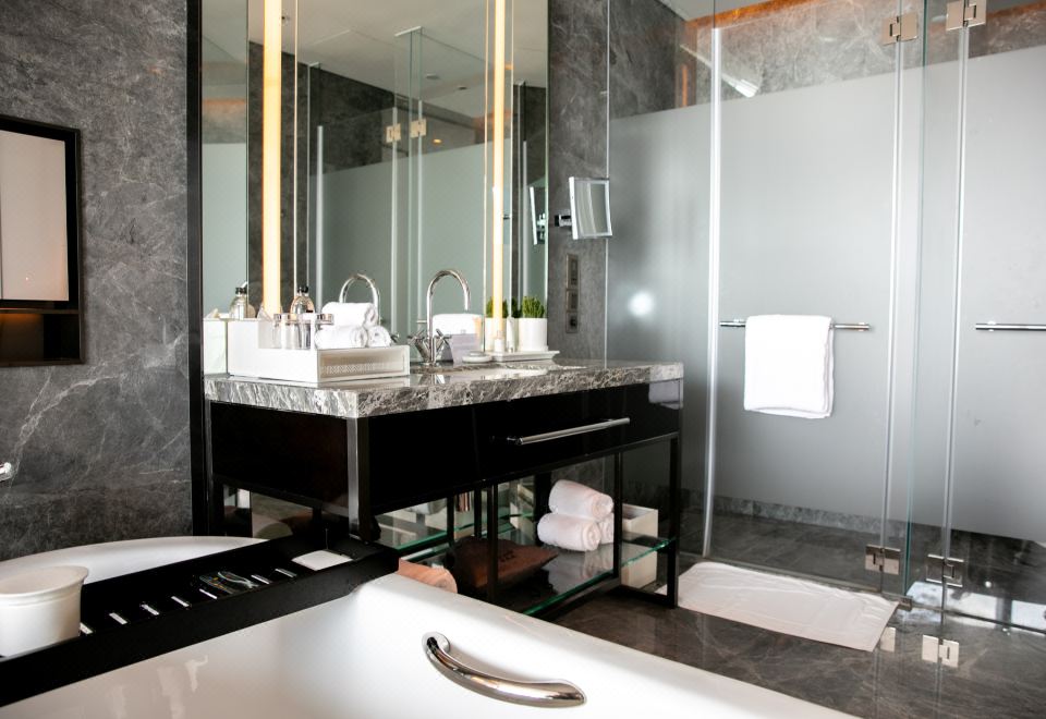 N2湖景东方之门景观大床房