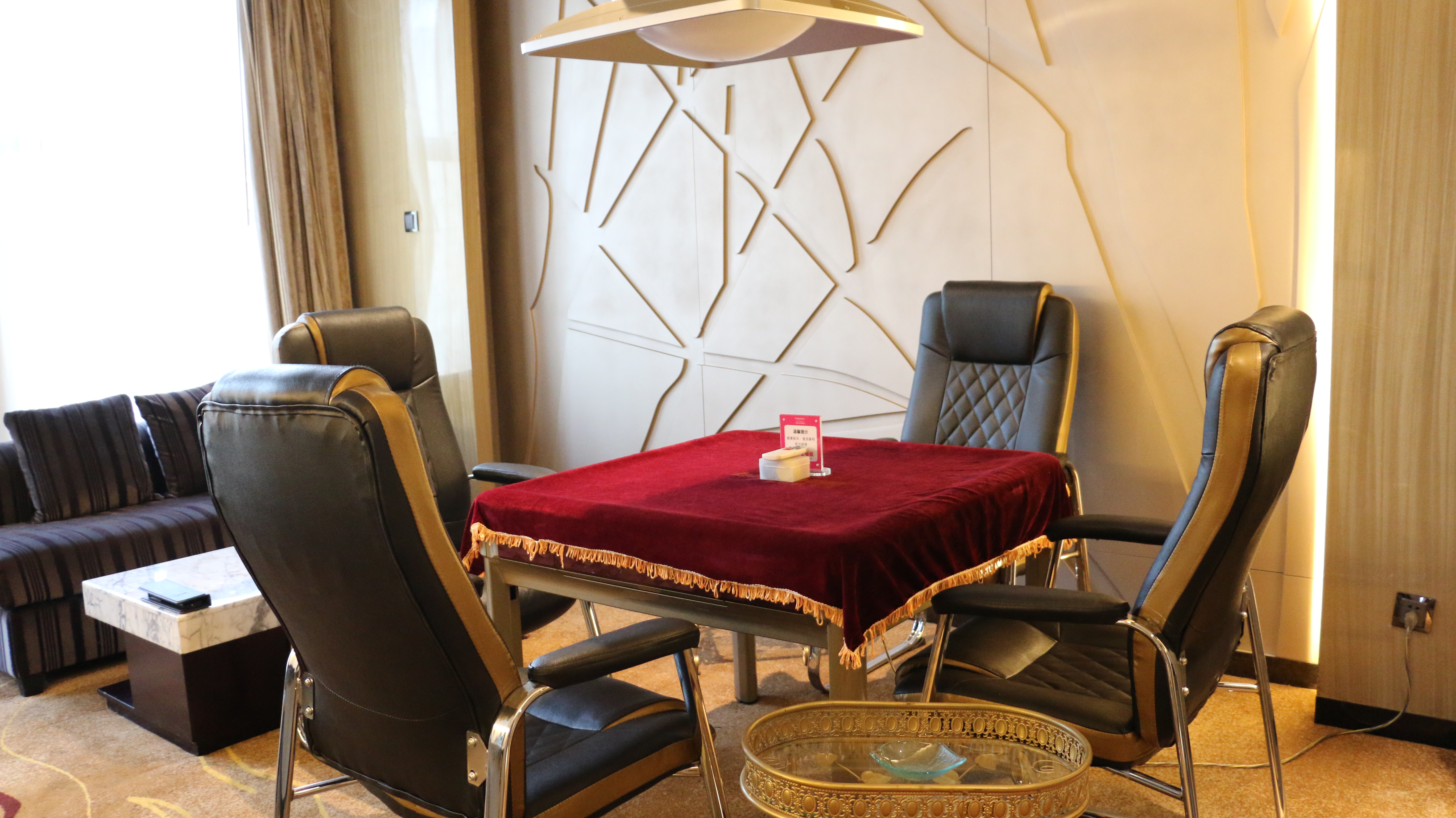 麻将套房（一室一厅+麻将机）