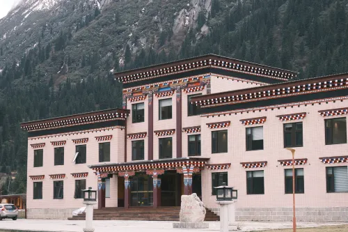 Lunzhuze Homestay