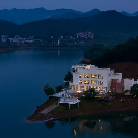 VOLVER RESORT
