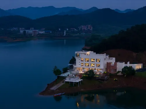 VOLVER RESORT