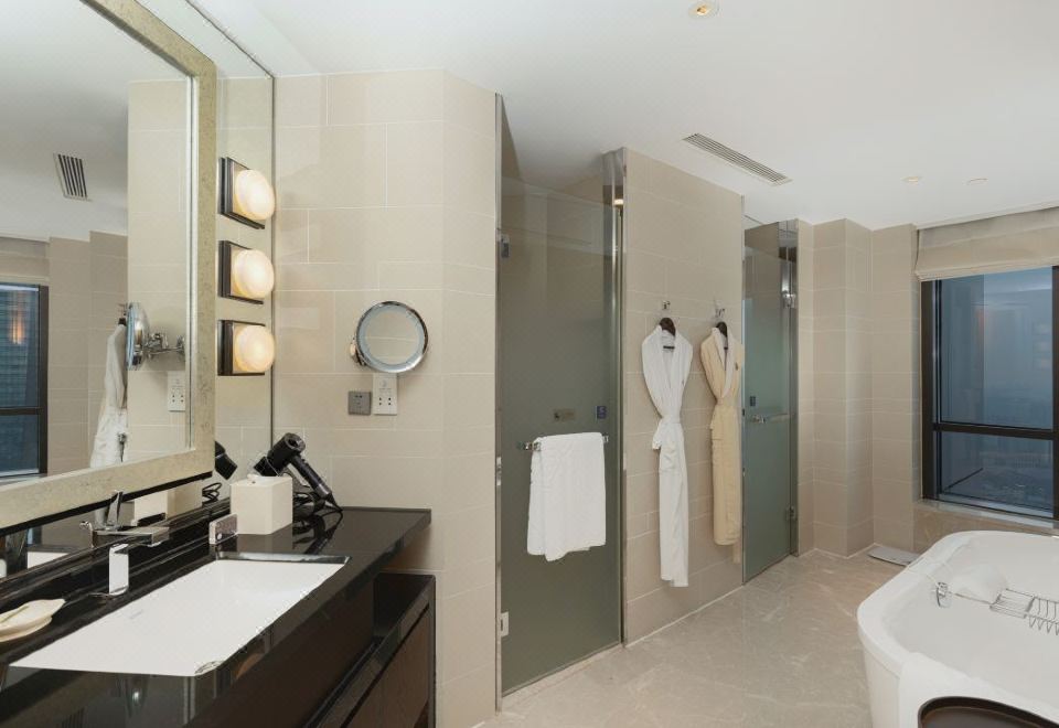 亚太楼家庭商务景观房（一大一小床）