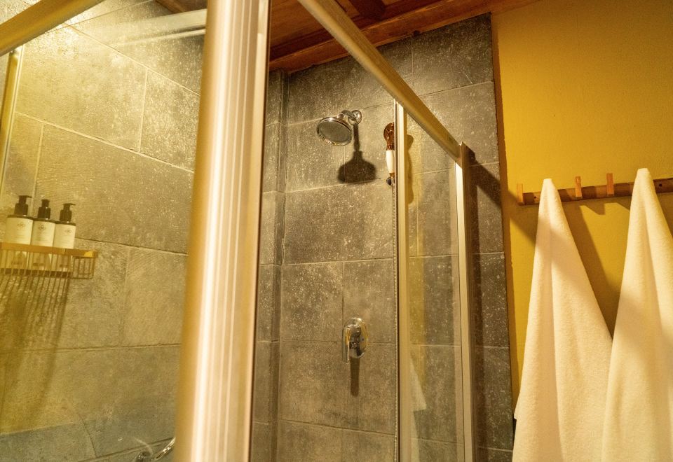 Songtsam Shangri-la LinkaSuperior Room ( 2 beds)